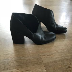 Free People Terrah Cutout Black Ankle Bootie Sz 39